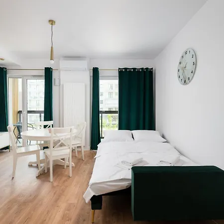 아파트 Bemowo Narwik Deluxe By Bookinghost