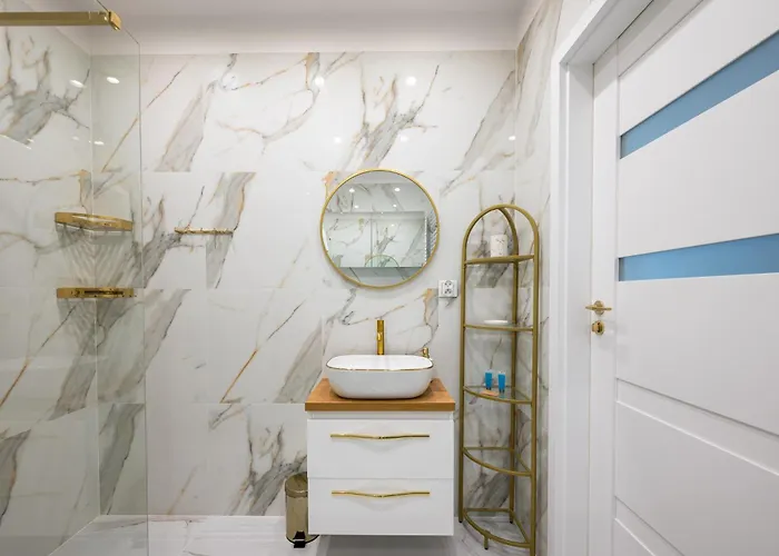 Bemowo Narwik Deluxe By Bookinghost * Varsó